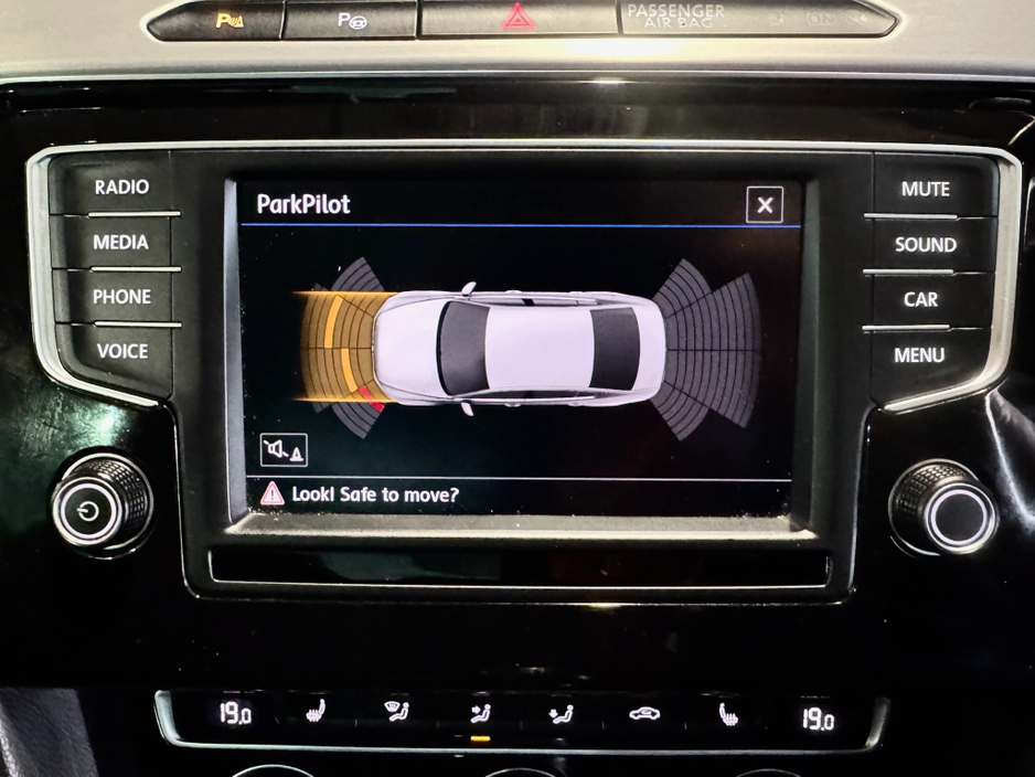 2017 Volkswagen Passat - image 15