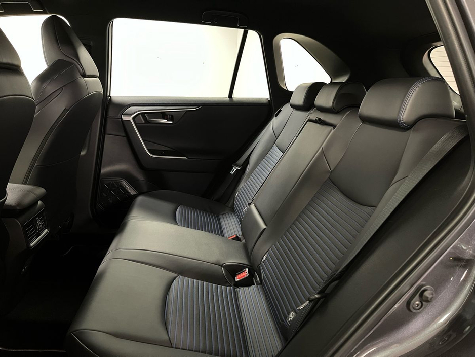 2025 Toyota Rav4 - image 8