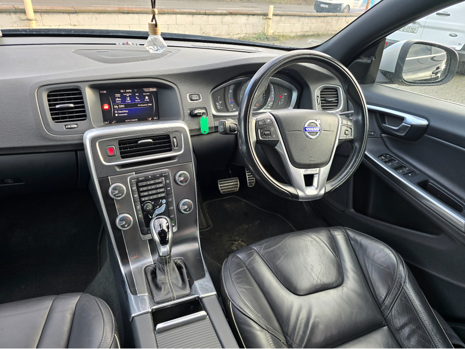 2018 Volvo S60 - image 12