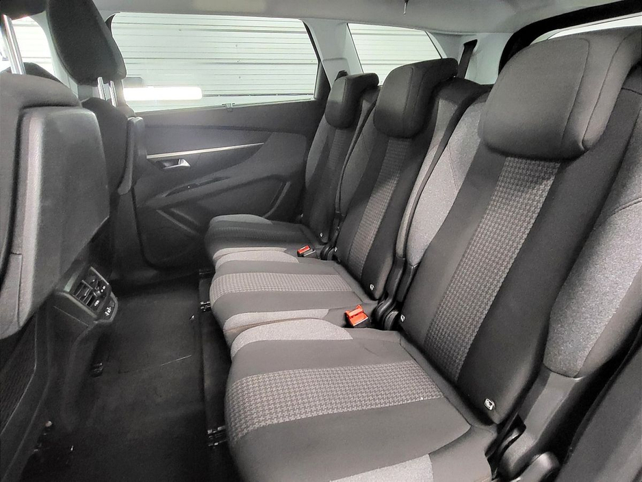 2020 Peugeot 5008 - image 9