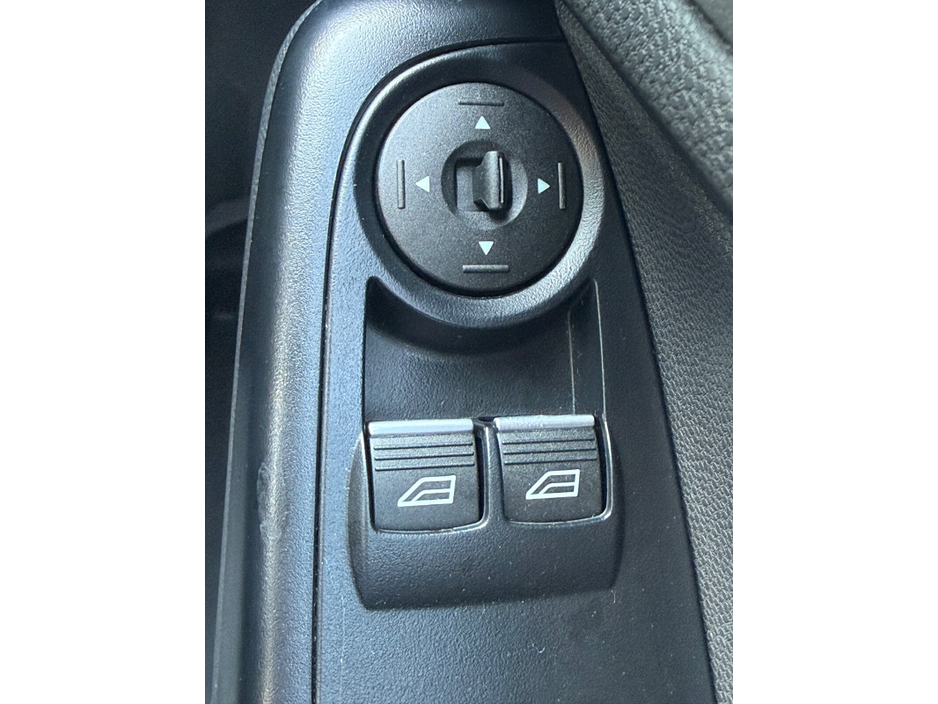 2017 Ford Fiesta - image 20