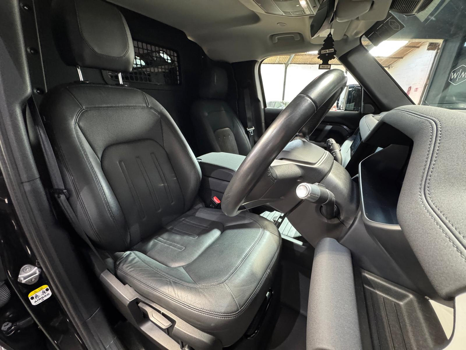 2021 Land Rover Defender - image 13