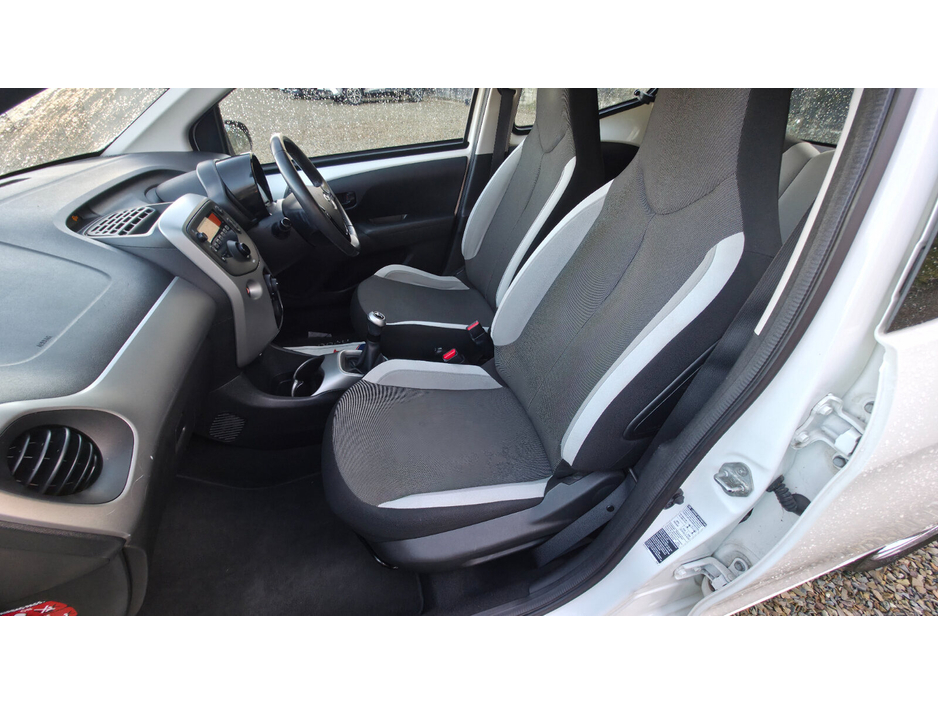 2015 Toyota Aygo - image 18