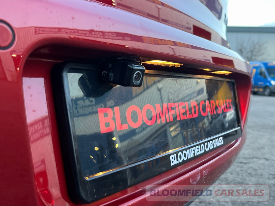 2011 Volkswagen Golf HIGHLINE , SUNROOF // LOW MILEAGE €8,950