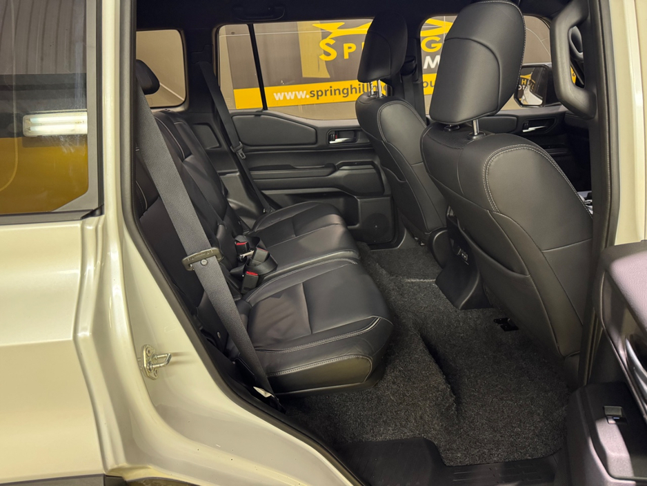 2025 Toyota Landcruiser - image 10