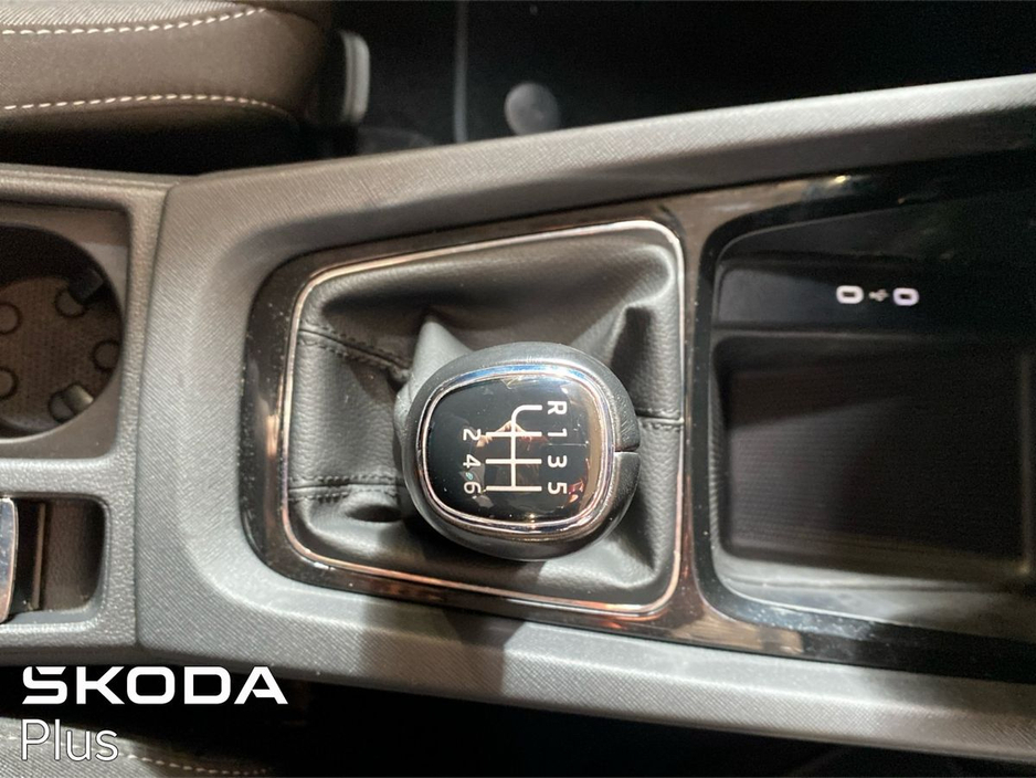 2023 Skoda Octavia - image 19