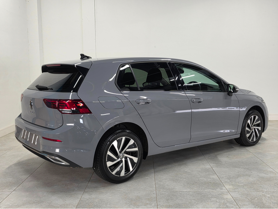 2023 Volkswagen Golf - image 7