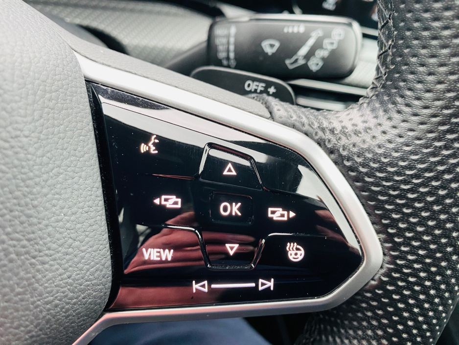 2023 Volkswagen Golf - image 19