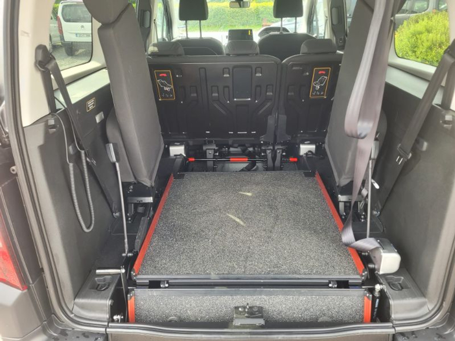 2023 Peugeot Rifter - image 16