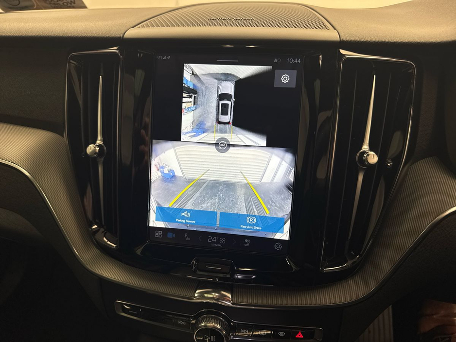 2024 Volvo XC60 - image 17