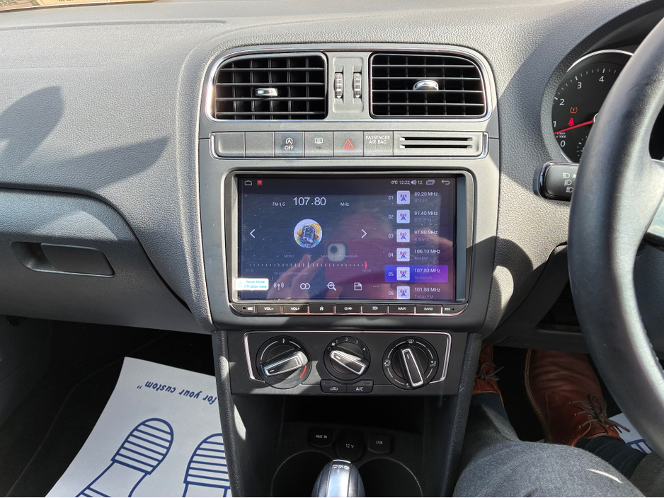 2014 Volkswagen Polo - image 17