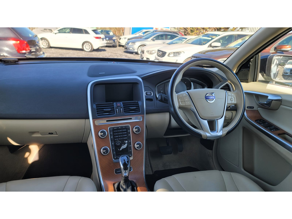 2016 Volvo XC60 - image 11