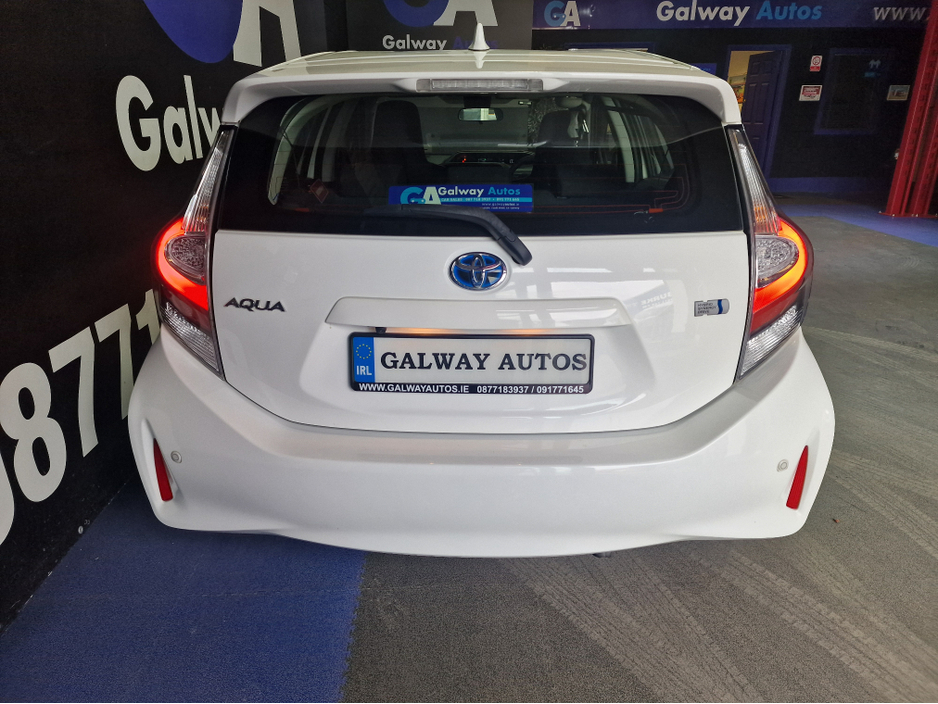 2018 Toyota Aqua - image 8