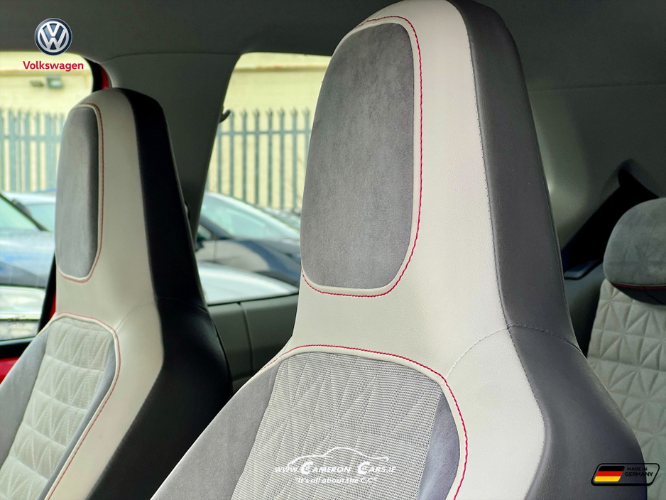 2017 Volkswagen up! - image 26