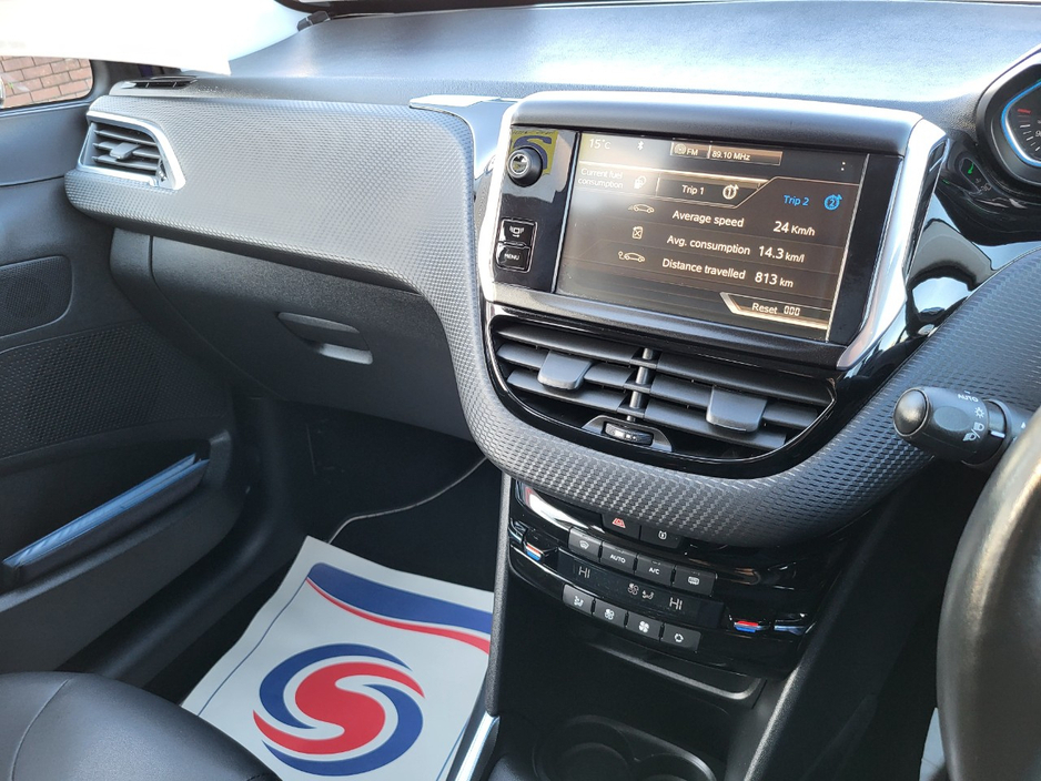 2014 Peugeot 208 - image 25