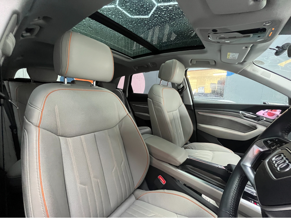 2021 Audi e-tron - image 10