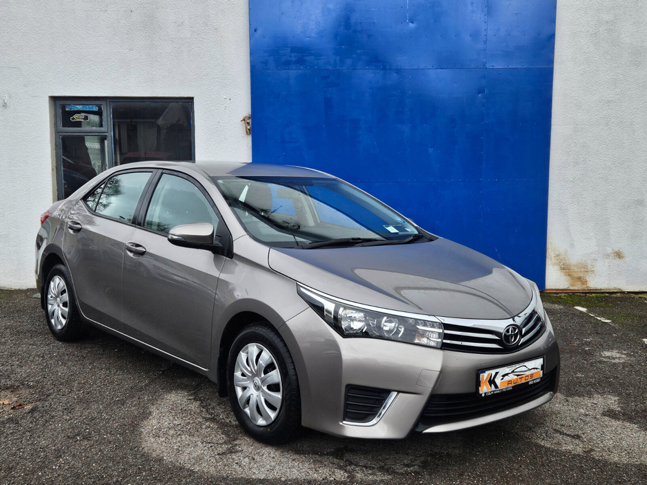 2014 Toyota Corolla - image 2