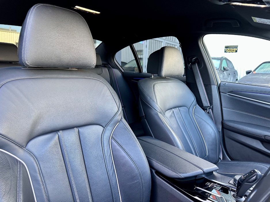 2023 BMW 5 Series - image 6