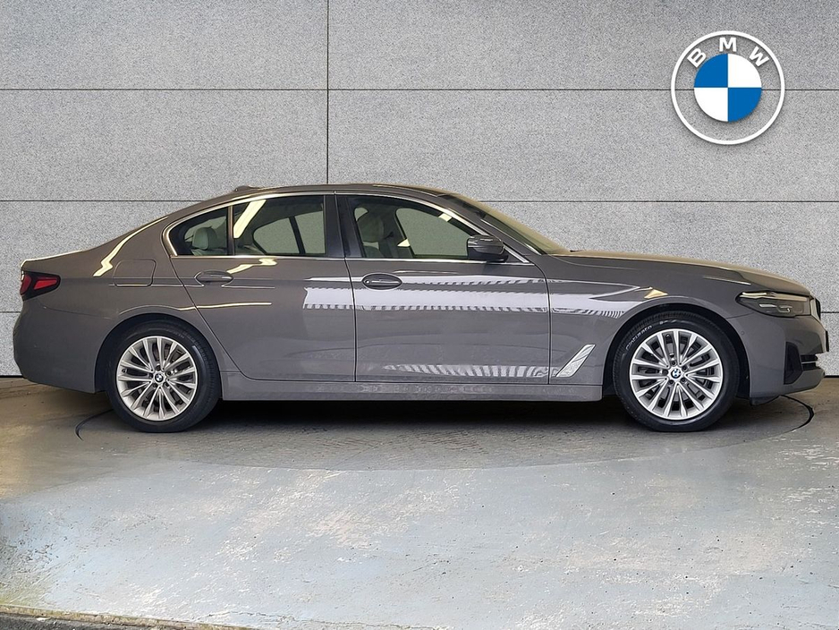 2022 BMW 5 Series - image 3