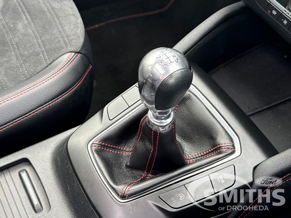 2022 Ford Kuga - image 16