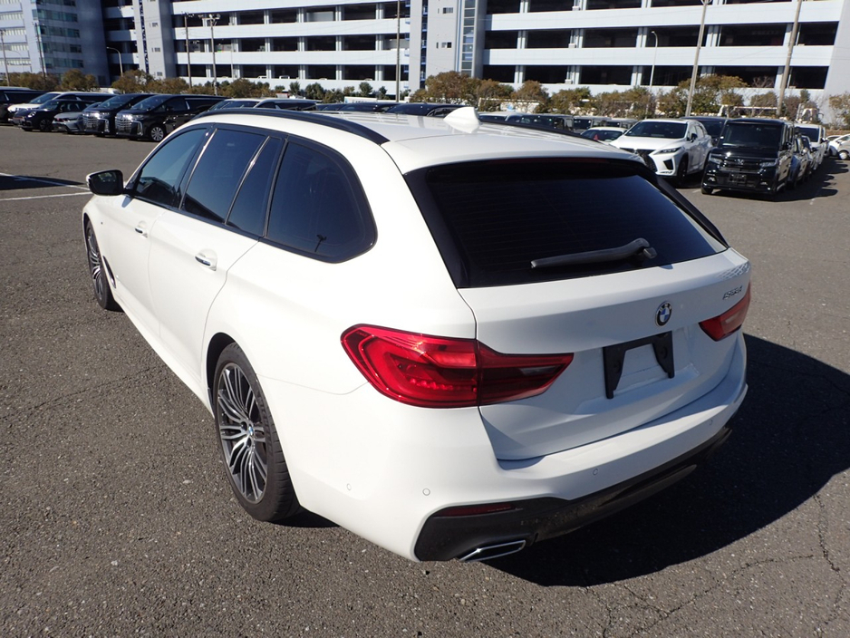 2017 BMW 5 Series - image 5