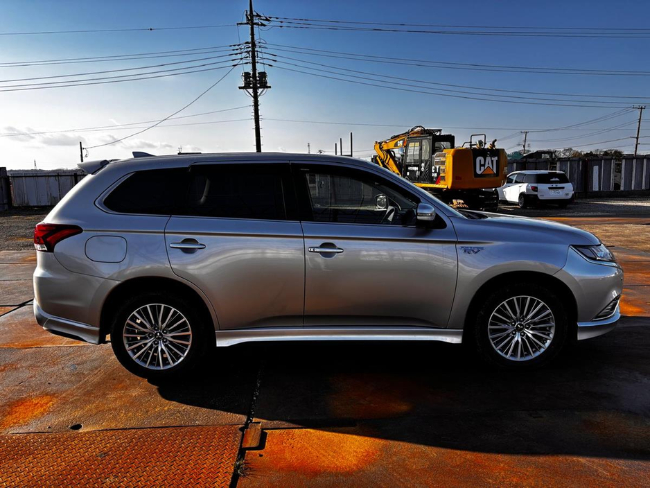 2018 Mitsubishi Outlander - image 8