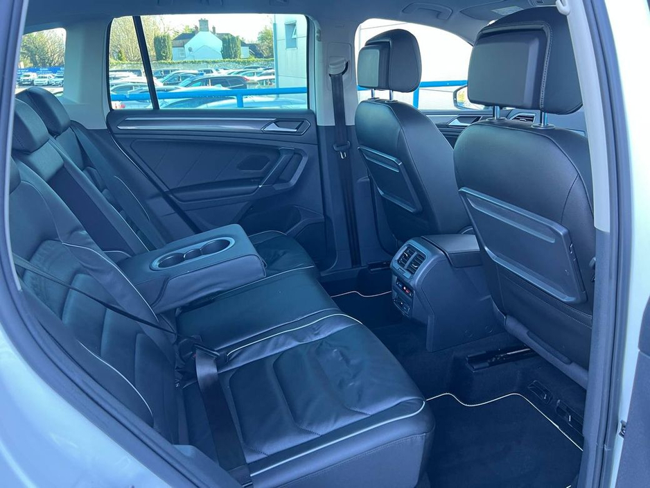 2018 Volkswagen Tiguan HIGHLINE 2.0 TDI 4MOTION // LEATHER HEATED SEATS // DIGITAL CLUSTER //360 SURROUND PARKING CAMERAS €26,900