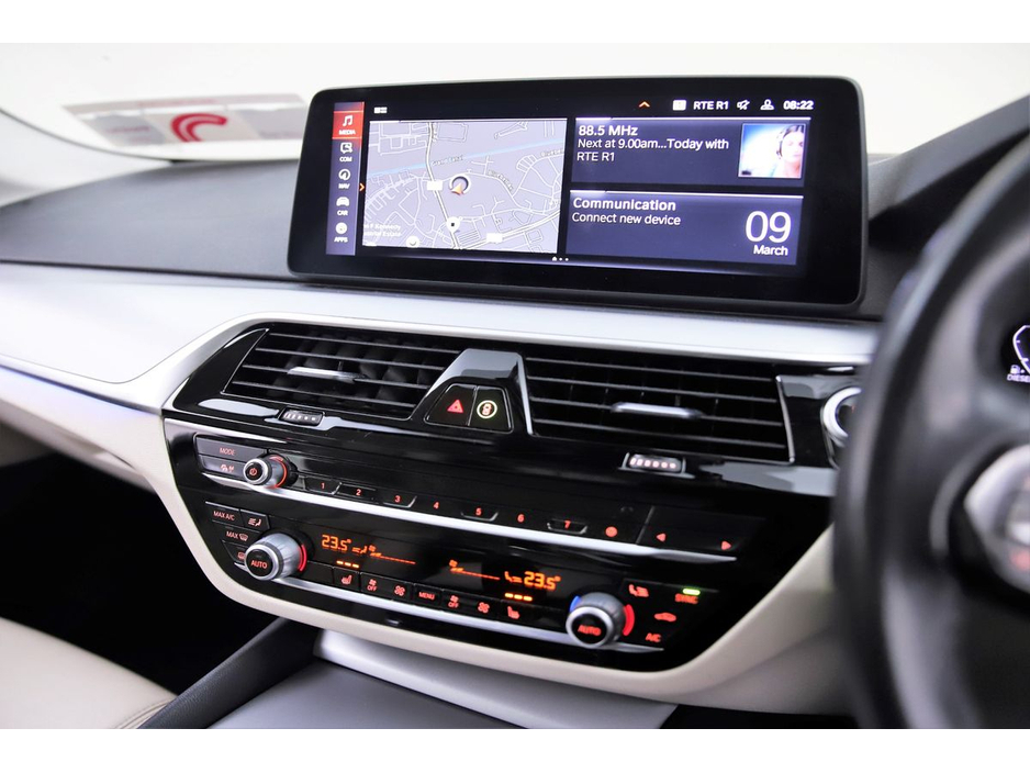 2021 BMW 5 Series - image 19