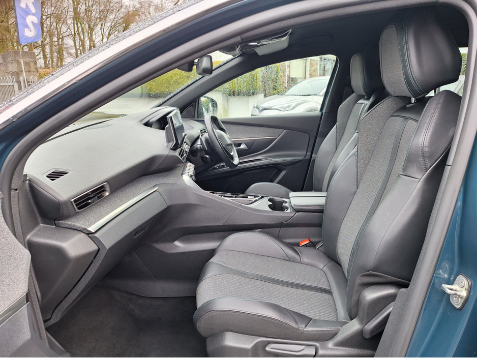 2023 Peugeot 5008 - image 7