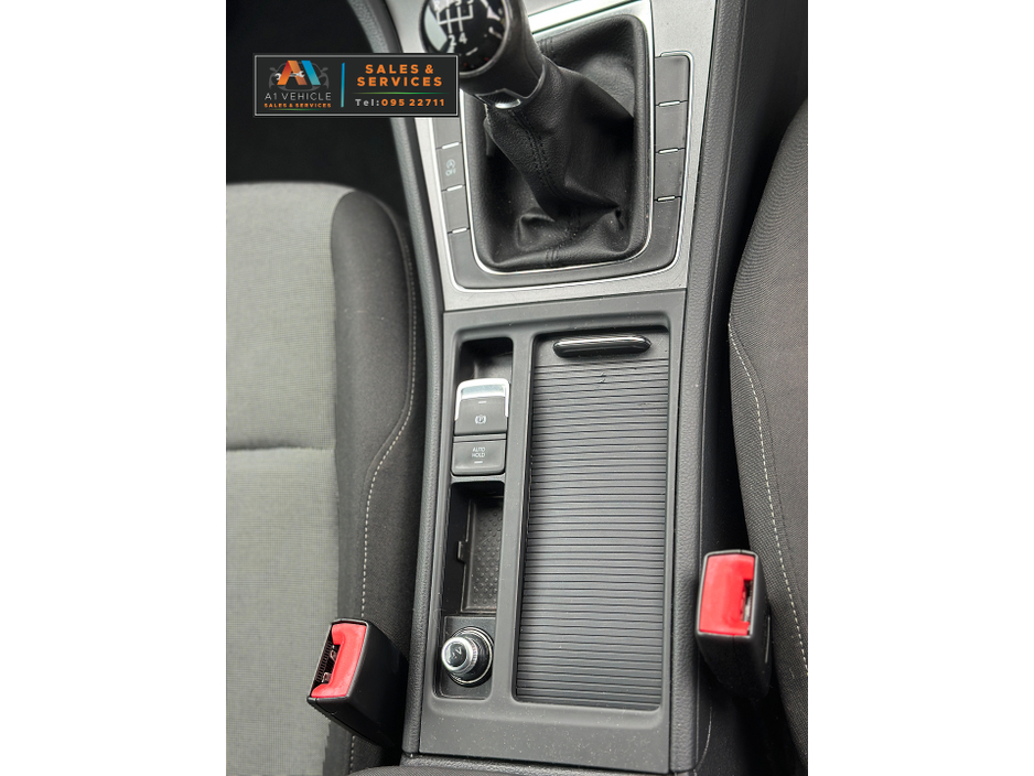 2013 Volkswagen Golf - image 19