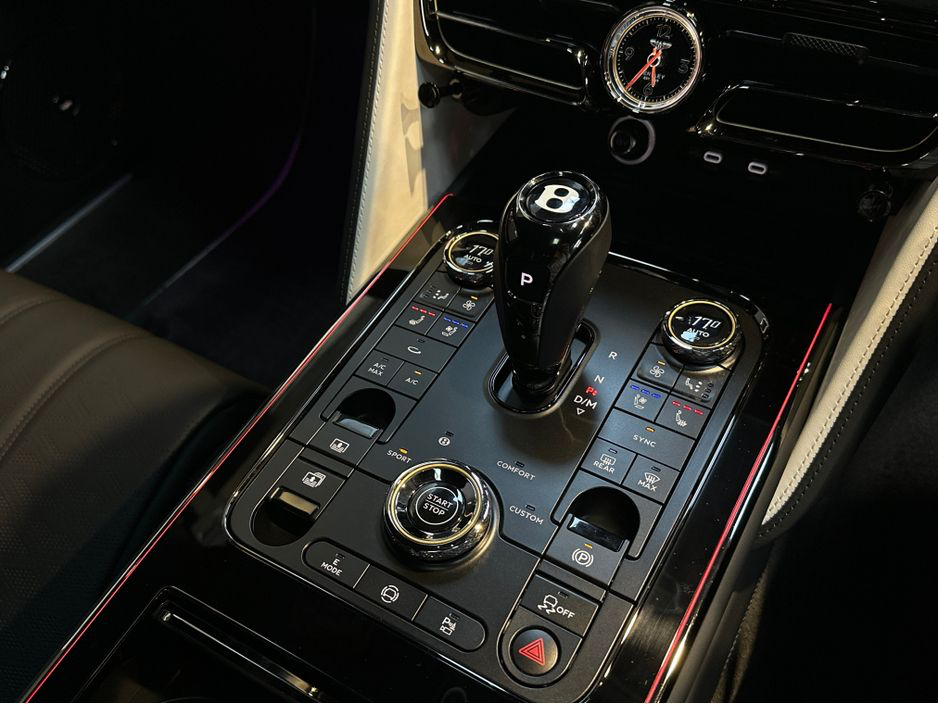 2025 Bentley Flying Spur - image 36