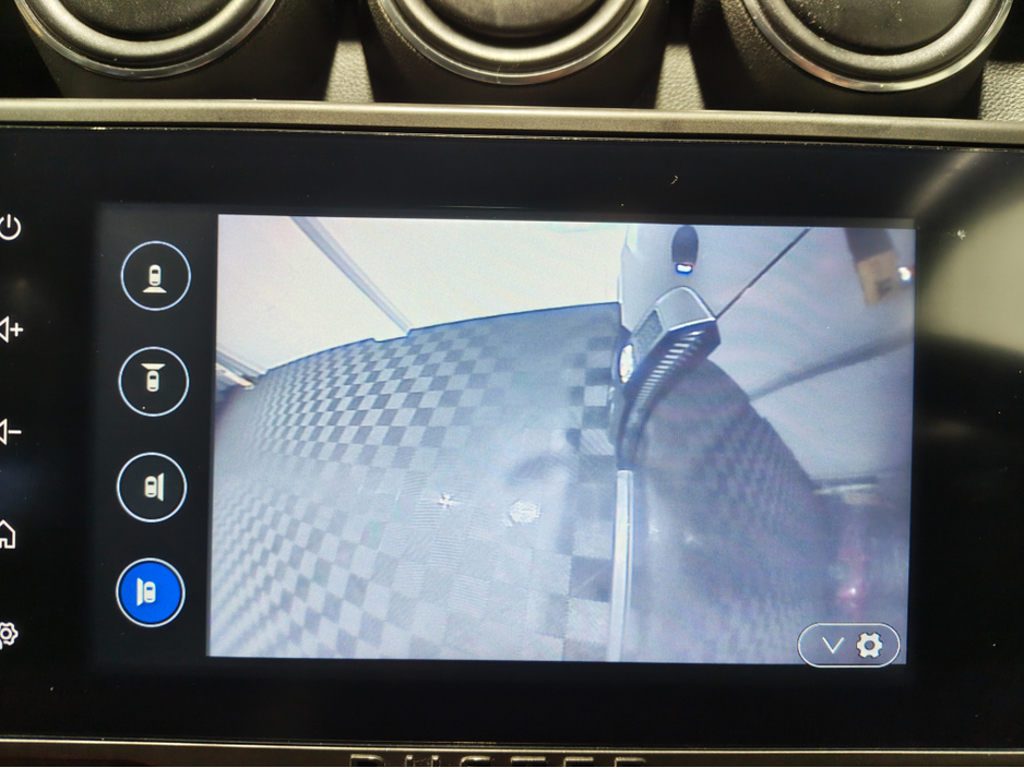 2022 Dacia Duster - image 24