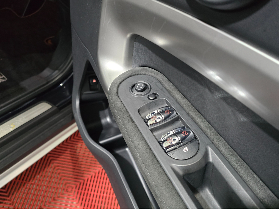 2023 MINI Countryman - image 31