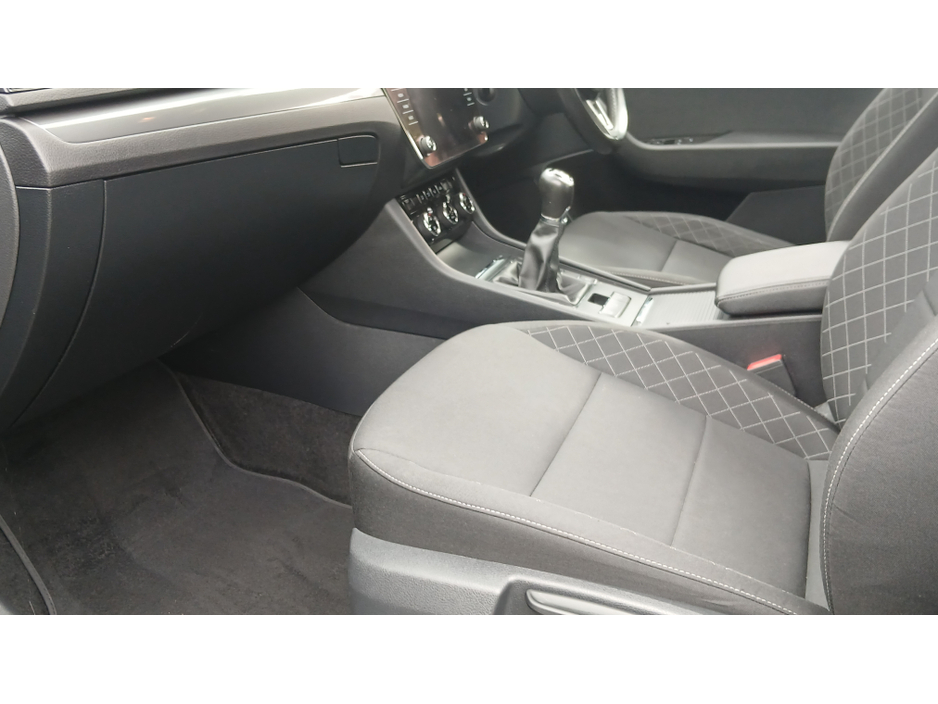 2020 Skoda Superb - image 14