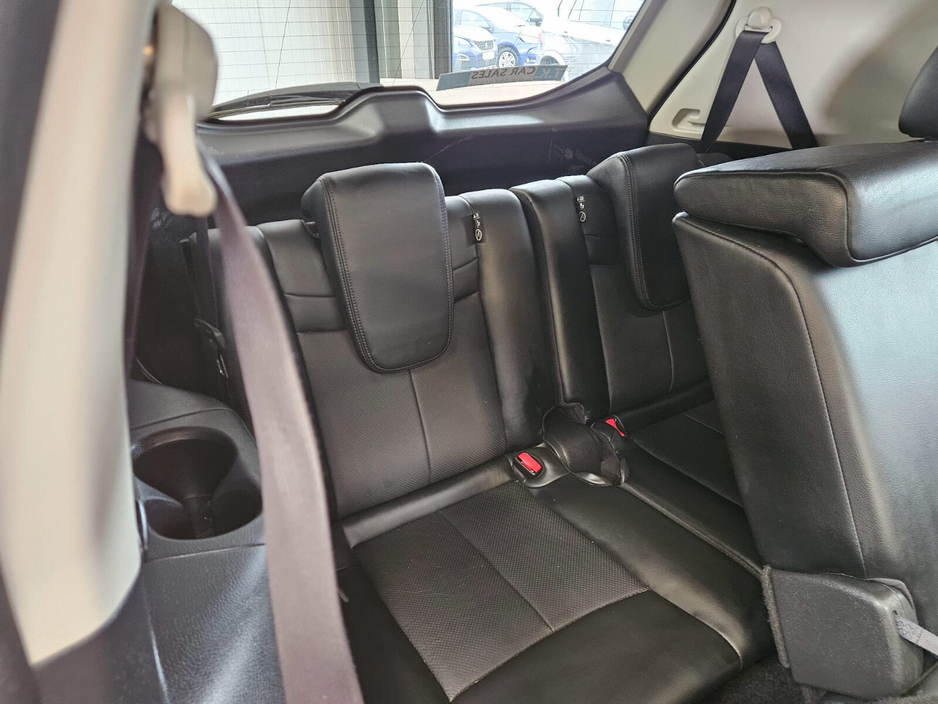 2020 Nissan X-Trail - image 8