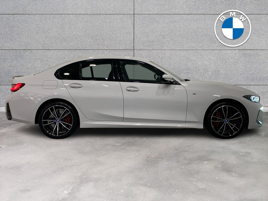 2024 BMW 3 Series - image 25