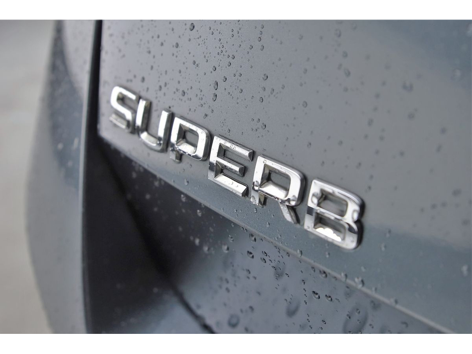 2020 Skoda Superb - image 26