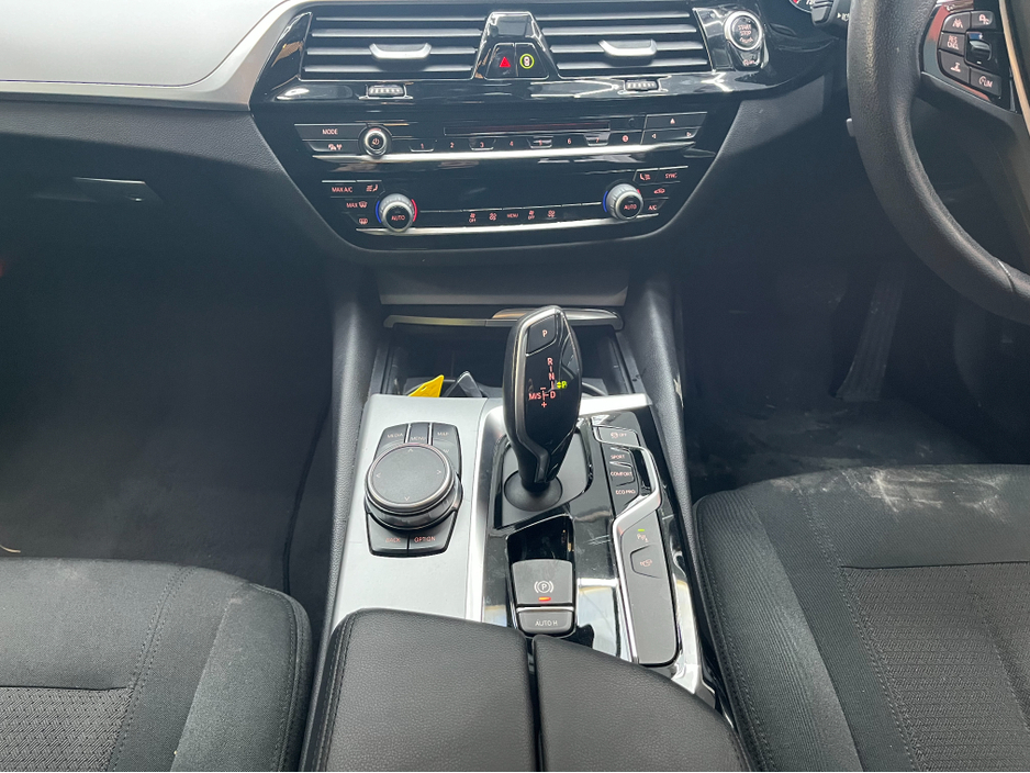 2017 BMW 5 Series - image 21