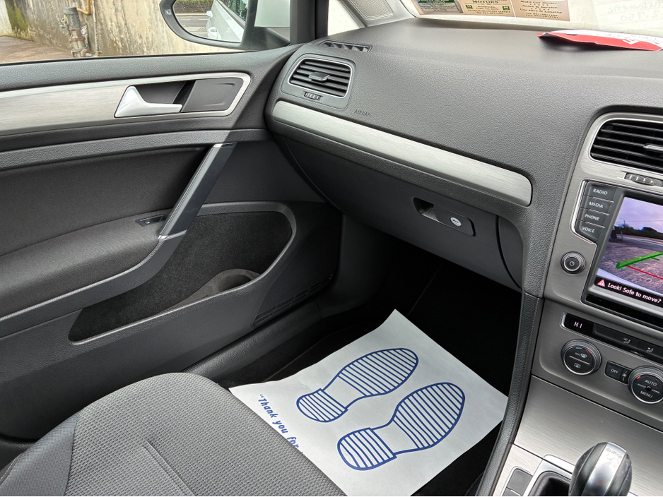 2014 Volkswagen Golf - image 21