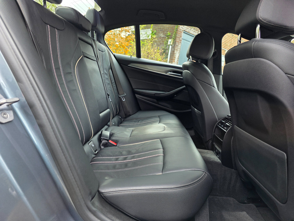 2017 BMW 5 Series - image 19