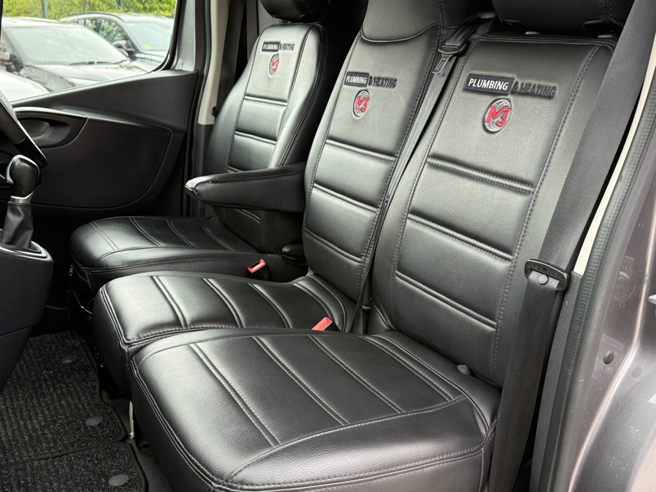 2021 Renault Trafic - image 26