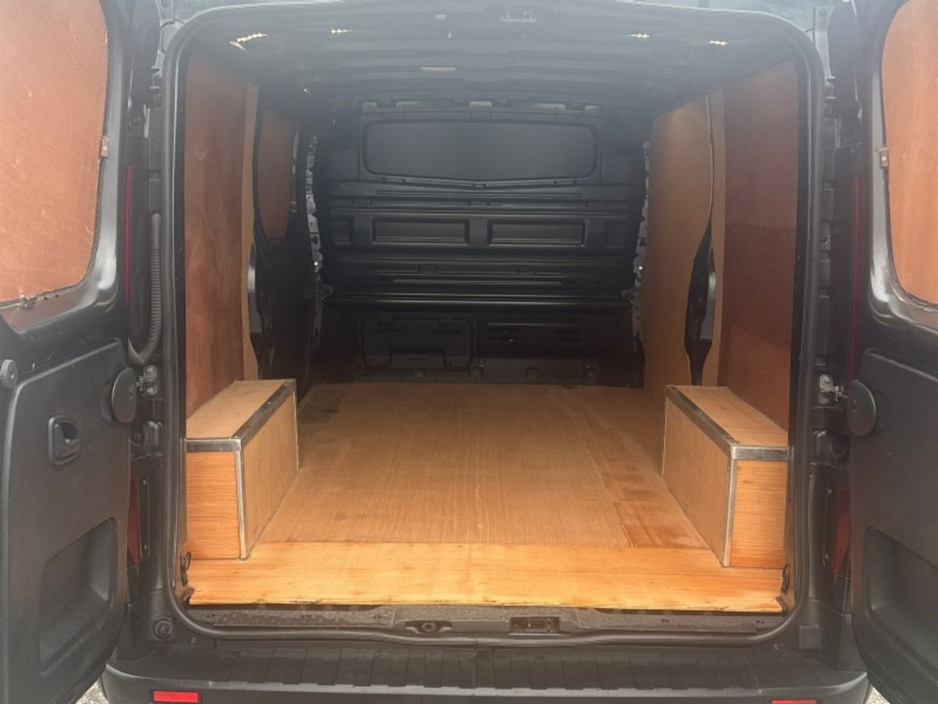 2023 Renault Trafic - image 9