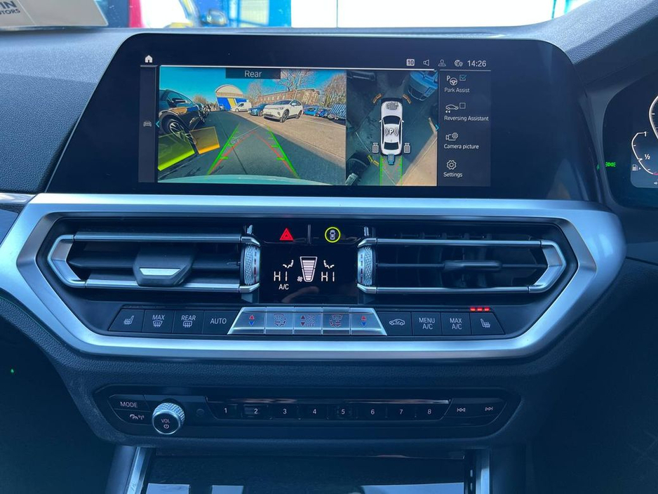 2021 BMW 3 Series - image 7