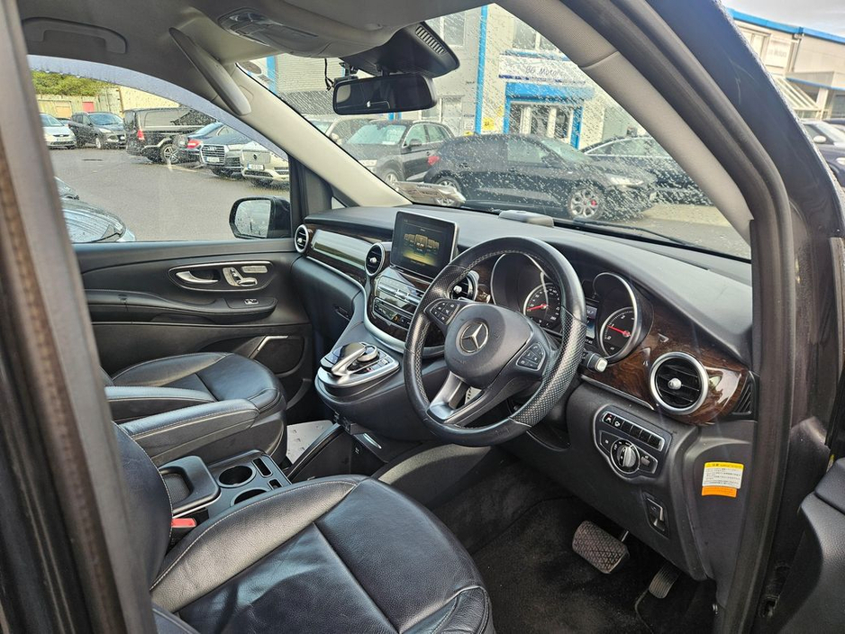 2017 Mercedes-Benz V Class - image 11
