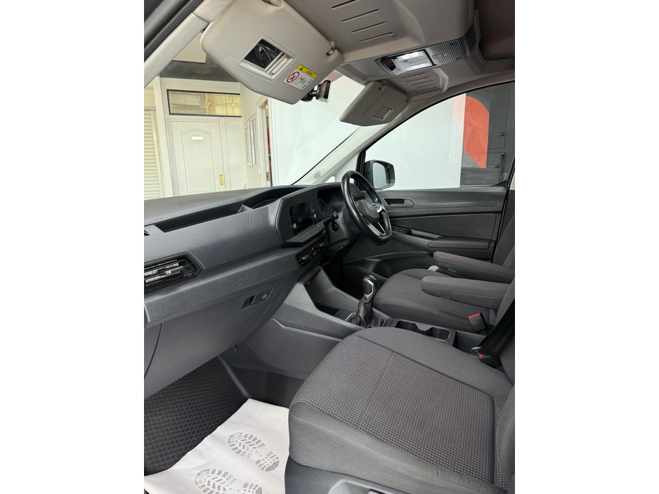 2022 Volkswagen Caddy - image 18