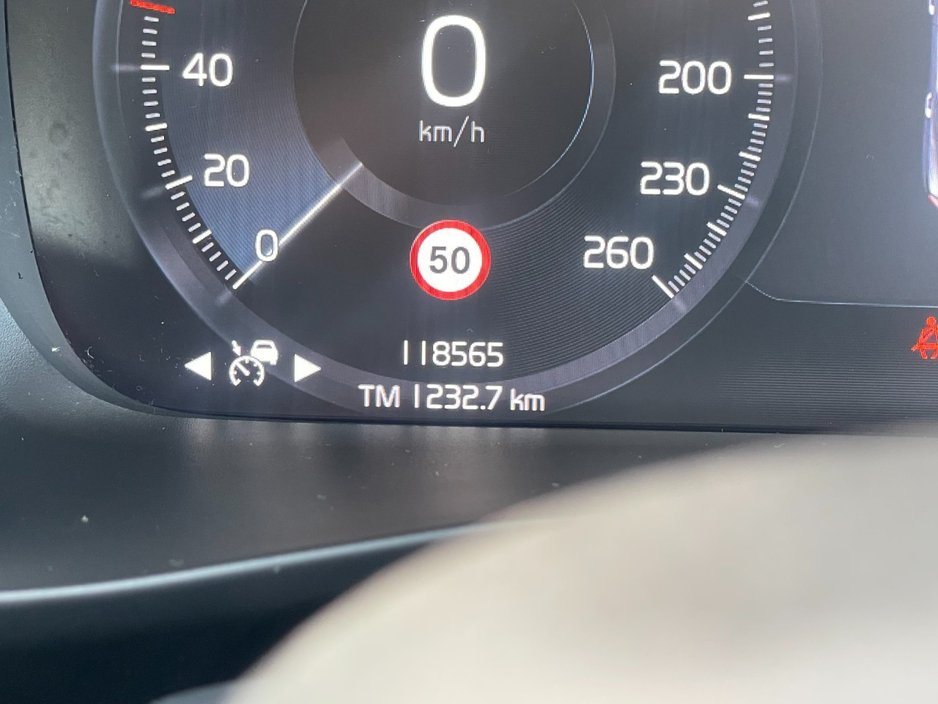 2020 Volvo XC40 - image 13