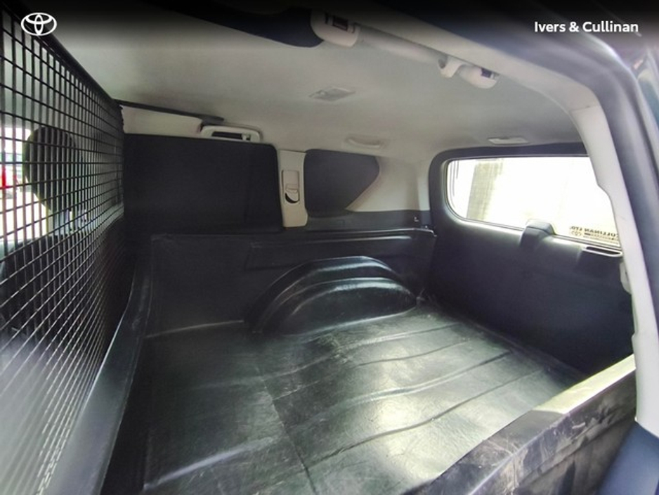 2023 Toyota Landcruiser - image 4