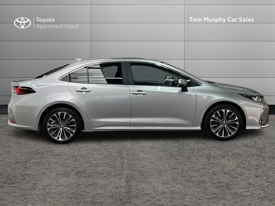 2025 Toyota Corolla - image 3