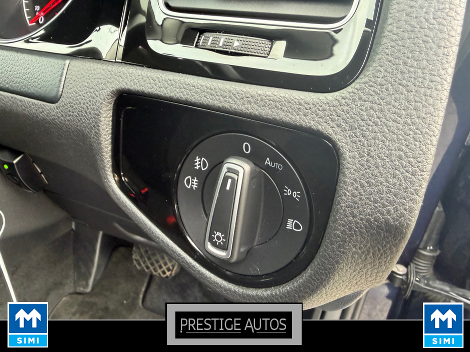 2014 Volkswagen Golf - image 24