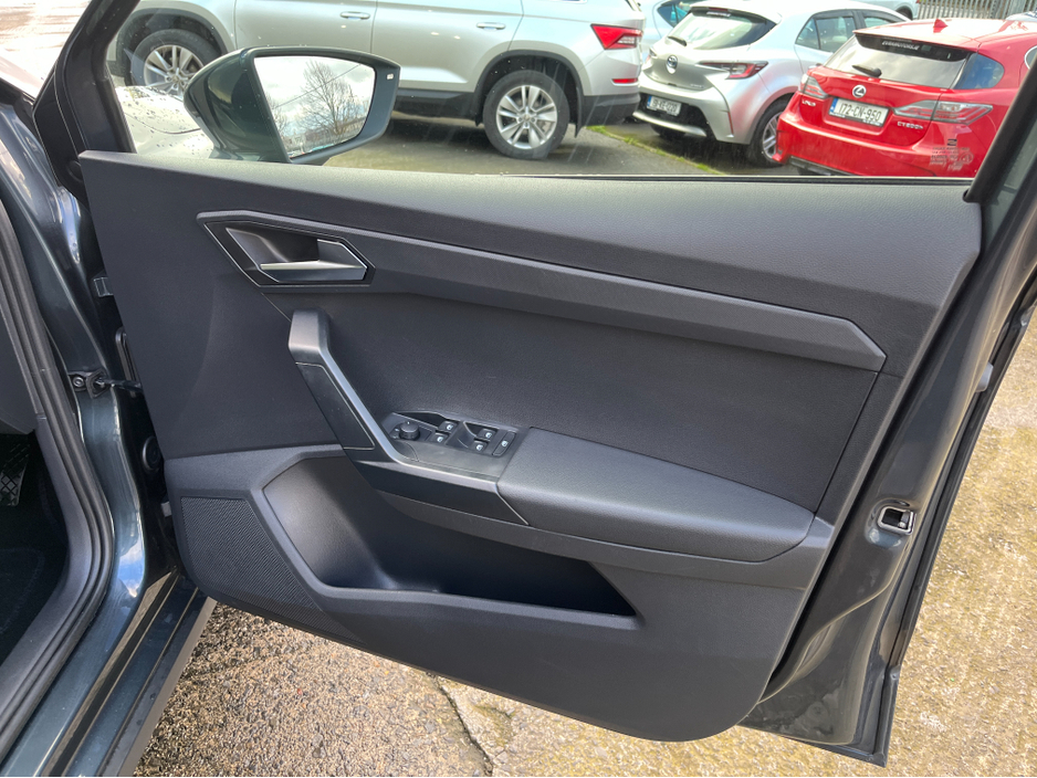 2023 SEAT Arona - image 11